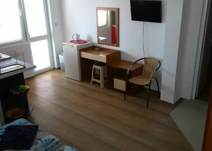 мила 2 * Приморско